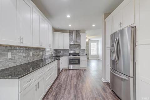 607 Crossing Dr, Durham, NC 27703 photo 9
