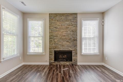 607 Crossing Dr, Durham, NC 27703 photo 17