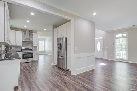 607 Crossing Dr, Durham, NC 27703 photo 8