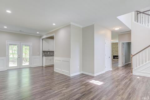 607 Crossing Dr, Durham, NC 27703 photo 5