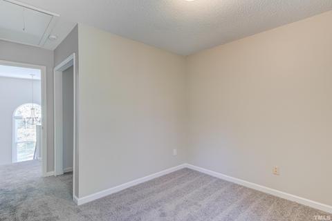 607 Crossing Dr, Durham, NC 27703 photo 32