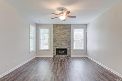607 Crossing Dr, Durham, NC 27703 photo 15