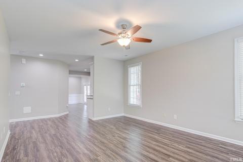607 Crossing Dr, Durham, NC 27703 photo 19