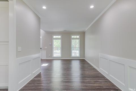 607 Crossing Dr, Durham, NC 27703 photo 7