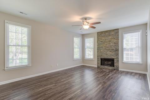 607 Crossing Dr, Durham, NC 27703 photo 14