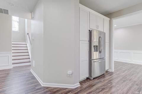 607 Crossing Dr, Durham, NC 27703 photo 10