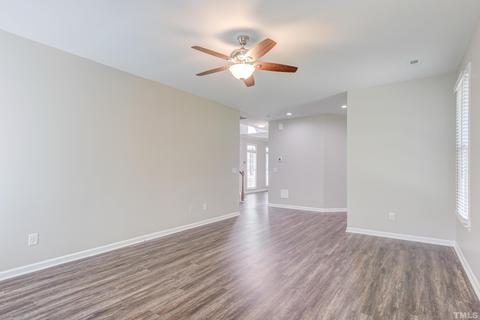 607 Crossing Dr, Durham, NC 27703 photo 18