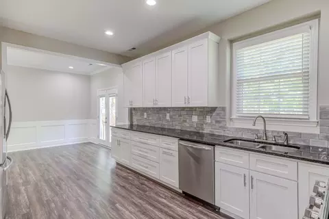 607 Crossing Dr, Durham, NC 27703 photo 11