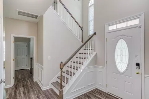 607 Crossing Dr, Durham, NC 27703 photo 2