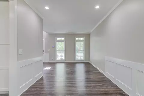 607 Crossing Dr, Durham, NC 27703 photo 7