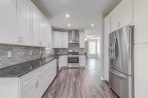 607 Crossing Dr, Durham, NC 27703 photo 9