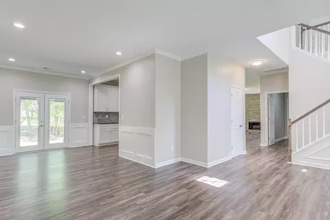 607 Crossing Dr, Durham, NC 27703 photo 5