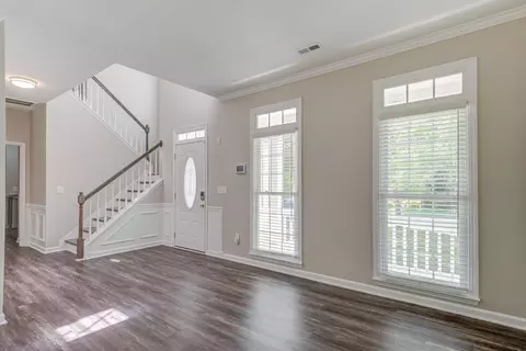 607 Crossing Dr, Durham, NC 27703 photo 3