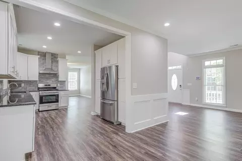 607 Crossing Dr, Durham, NC 27703 photo 8