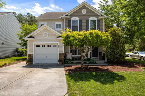 902 Statler Dr, Durham, NC 27703 photo 2