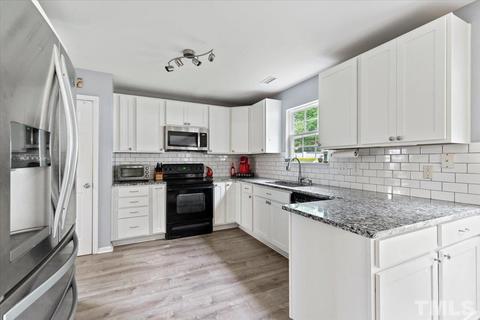 407 Weeping Willow Dr, Durham, NC 27704 photo 4
