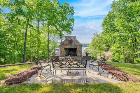 175 Rock Pointe Dr, Semora, NC 27343 photo 8