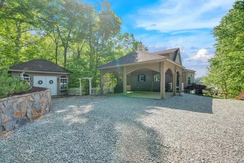175 Rock Pointe Dr, Semora, NC 27343 photo 4