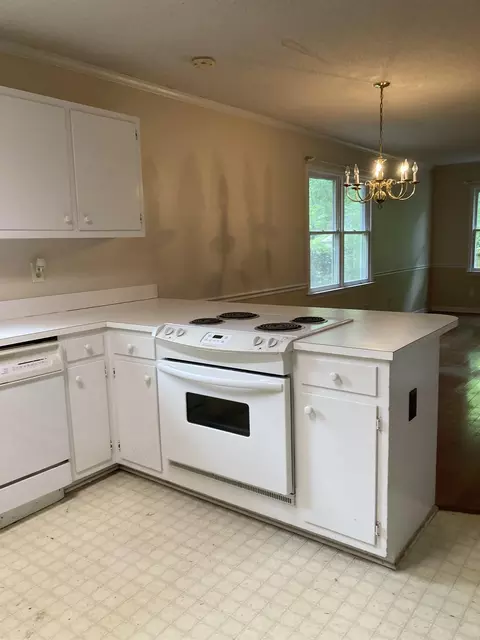 910 Gorrell St, Burlington, NC 27215 photo 6