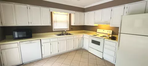 912 Dixie Dr, Selma, NC 27576 photo 7