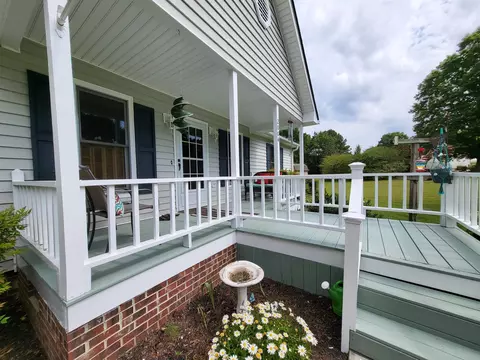 2004 Benttree Dr, Clayton, NC 27520 photo 2