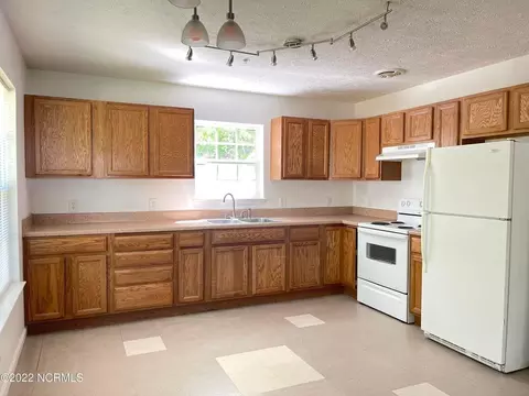 151 N Pine St, Robbins, NC 27325 photo 5