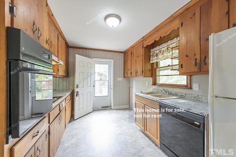 802 Lindley Dr, Durham, NC 27703 photo 4
