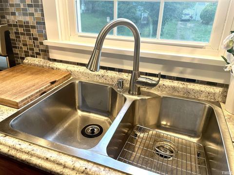 2202 Taylor St, Durham, NC 27703 photo 2