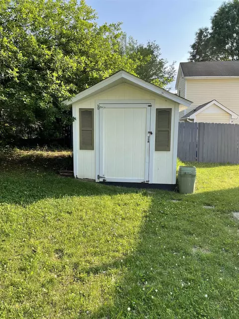 516 E Carver St, Durham, NC 27704 photo 4