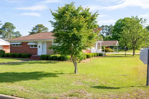 600 W Parrish Dr, Benson, NC 27504 photo 2