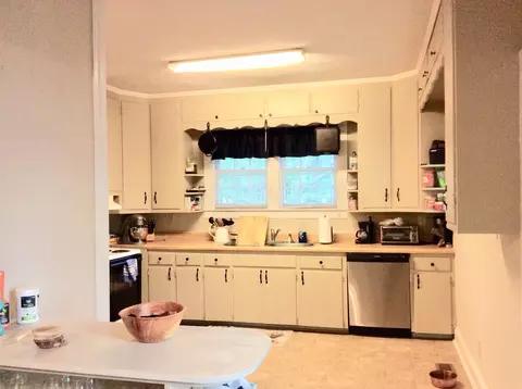 208 W C St, Erwin, NC 28339 photo 18