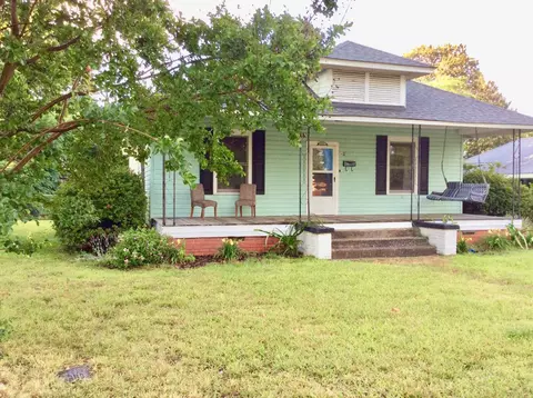 208 W C St, Erwin, NC 28339 photo 3