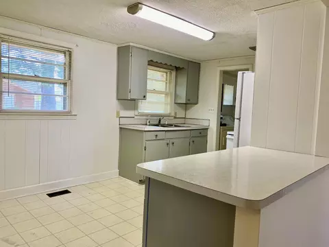 109 W B St, Erwin, NC 28339 photo 11
