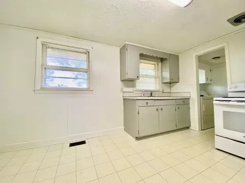 109 W B St, Erwin, NC 28339 photo 12