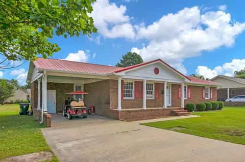 102 E B St, Erwin, NC 28339 photo 3