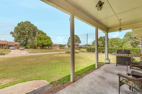 110 Castle Dr, Smithfield, NC 27577 photo 5