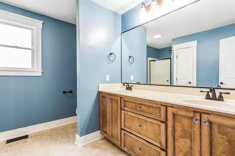 206 E C St, Erwin, NC 28339 photo 27
