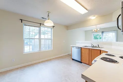 413 Sapphire Dr, Durham, NC 27703 photo 9