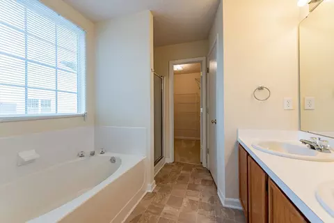 413 Sapphire Dr, Durham, NC 27703 photo 6