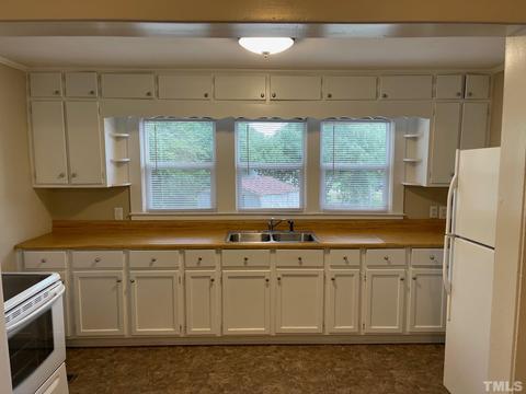 302 W D St, Erwin, NC 28339 photo 4