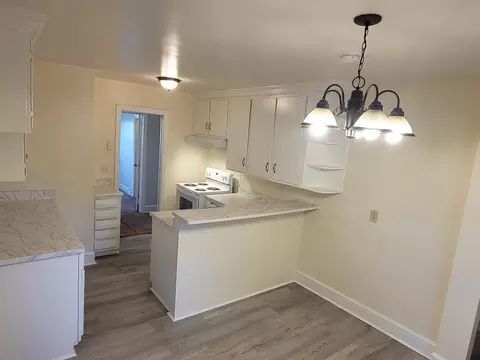2000 Woodview Dr, Durham, NC 27704 photo 3