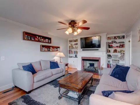 406 E Hill St, Benson, NC 27504 photo 6