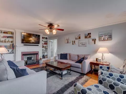 406 E Hill St, Benson, NC 27504 photo 5