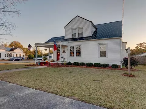 406 E Hill St, Benson, NC 27504 photo 2