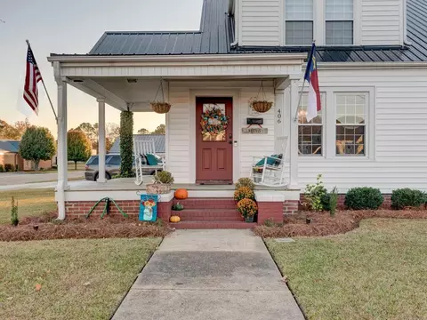 406 E Hill St, Benson, NC 27504 photo 3