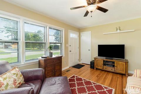 101 N Davis St, Micro, NC 27555 photo 8
