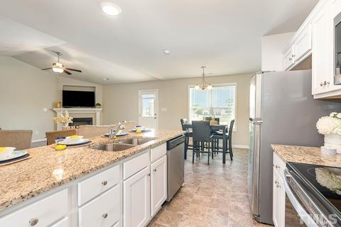 40 Marshfield Dr, Benson, NC 27504 photo 6