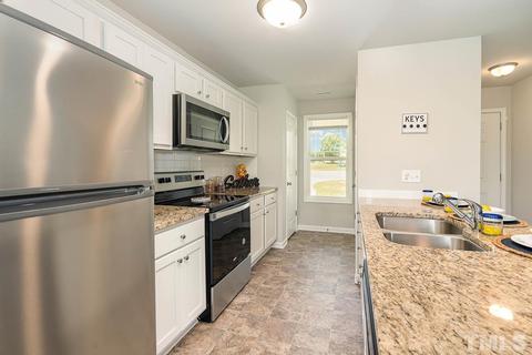40 Marshfield Dr, Benson, NC 27504 photo 5
