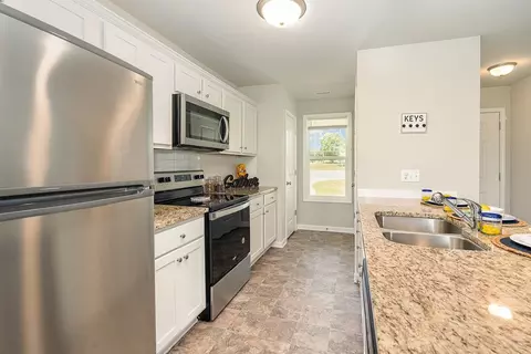 40 Marshfield Dr, Benson, NC 27504 photo 5