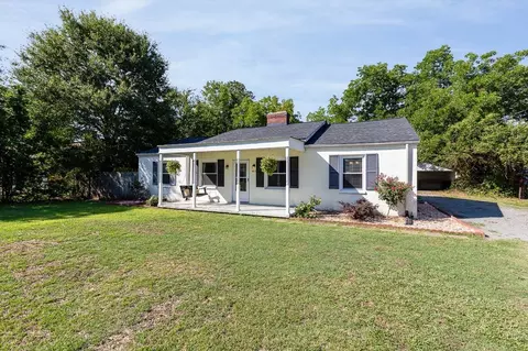 406 E 1st St, Princeton, NC 27569 photo 2